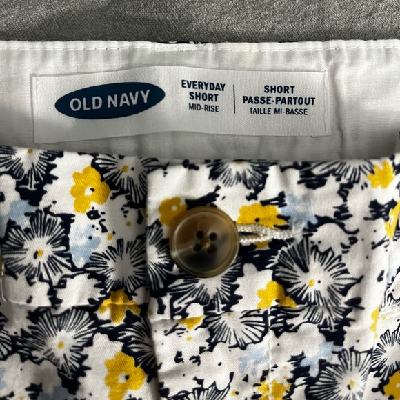 Old Navy Everyday Short - Picture 4 of 7
